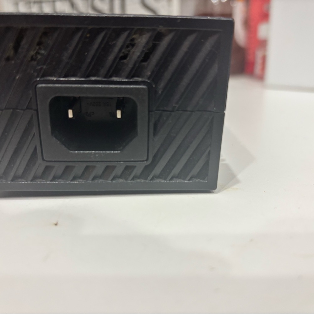 Xbox Console in Black - Picture 5 of 8